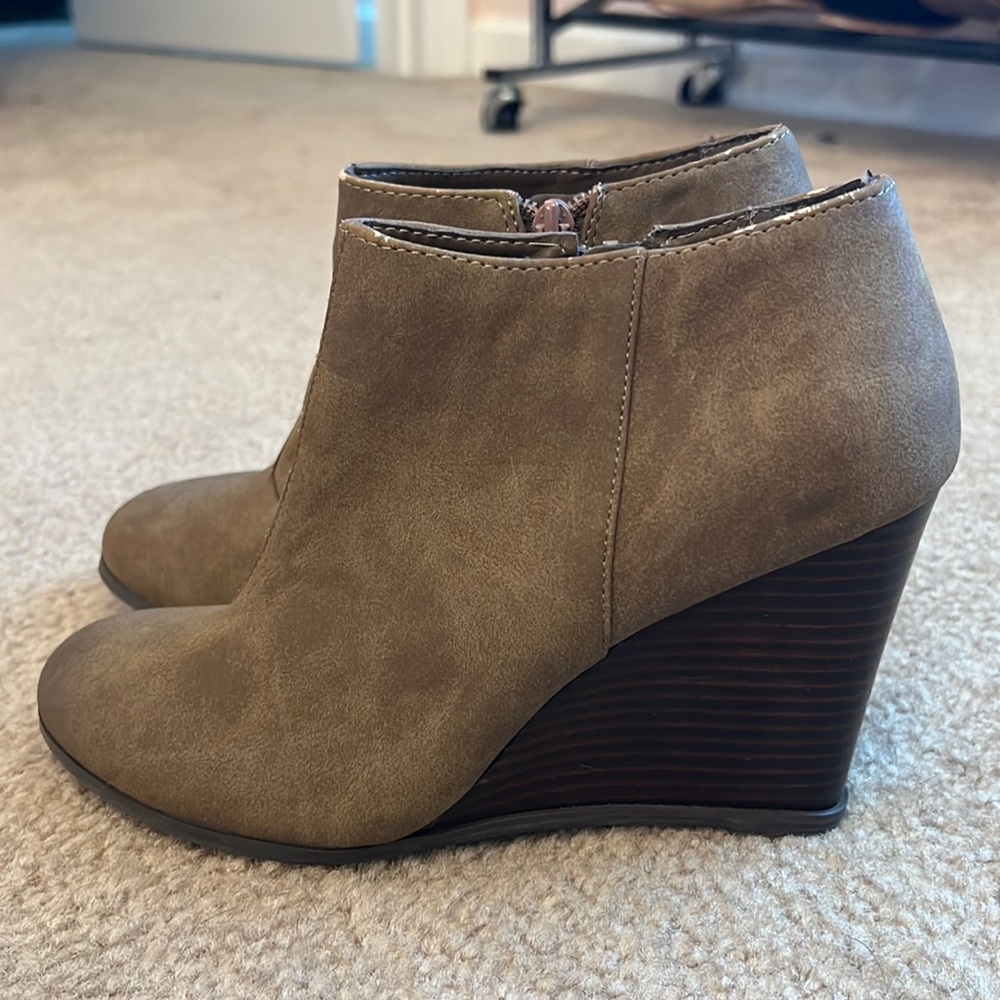 7.5 (runs more like a 7) Altard State Leather/Suede Wedge Boot With Zipper Side